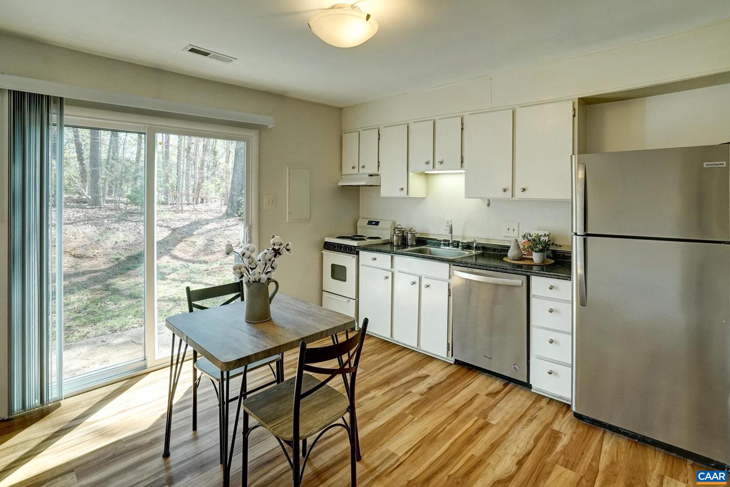 2735 GATEWOOD CIR, CHARLOTTESVILLE, Virginia 22911, 1 Bedroom Bedrooms, ,1 BathroomBathrooms,Residential,For sale,2735 GATEWOOD CIR,662944 MLS # 662944