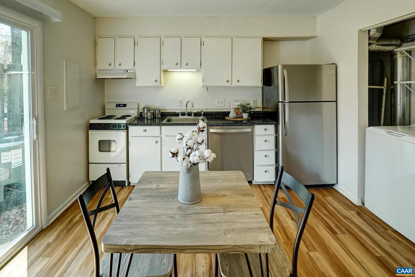 2735 GATEWOOD CIR, CHARLOTTESVILLE, Virginia 22911, 1 Bedroom Bedrooms, ,1 BathroomBathrooms,Residential,For sale,2735 GATEWOOD CIR,662944 MLS # 662944