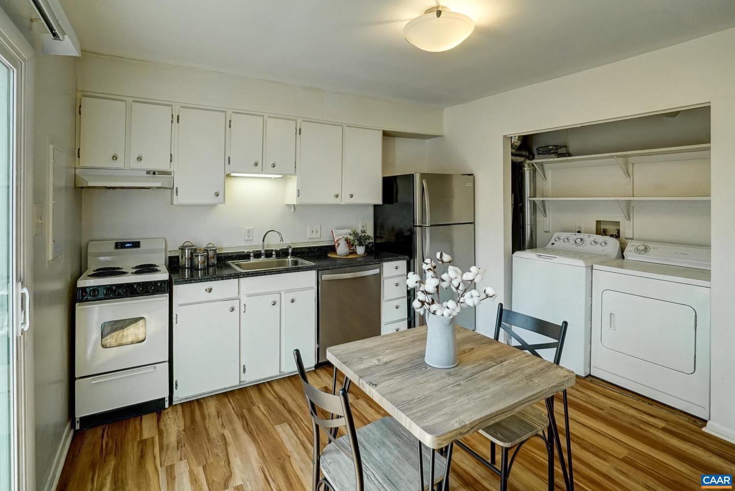 2735 GATEWOOD CIR, CHARLOTTESVILLE, Virginia 22911, 1 Bedroom Bedrooms, ,1 BathroomBathrooms,Residential,For sale,2735 GATEWOOD CIR,662944 MLS # 662944