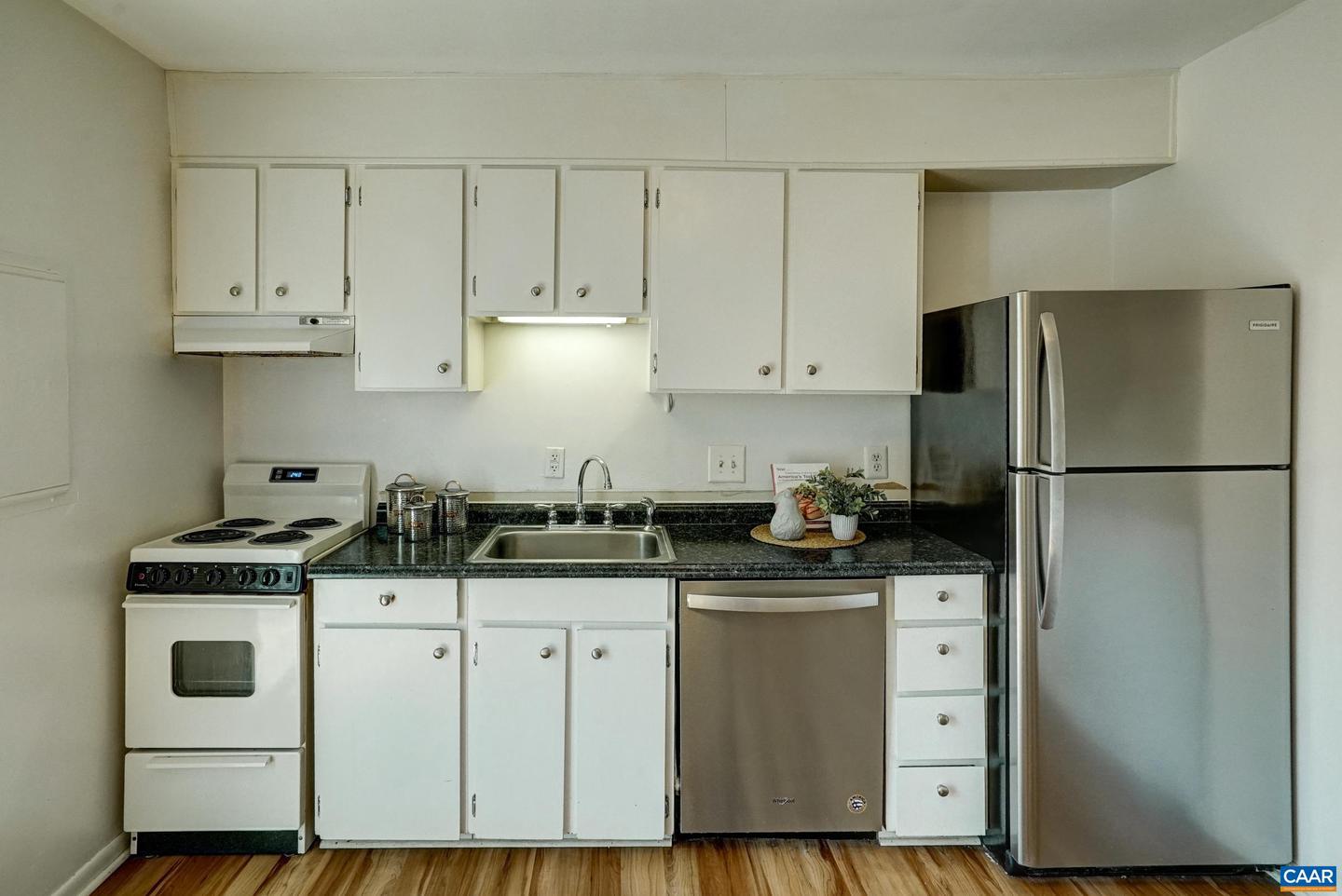 2735 GATEWOOD CIR, CHARLOTTESVILLE, Virginia 22911, 1 Bedroom Bedrooms, ,1 BathroomBathrooms,Residential,For sale,2735 GATEWOOD CIR,662944 MLS # 662944