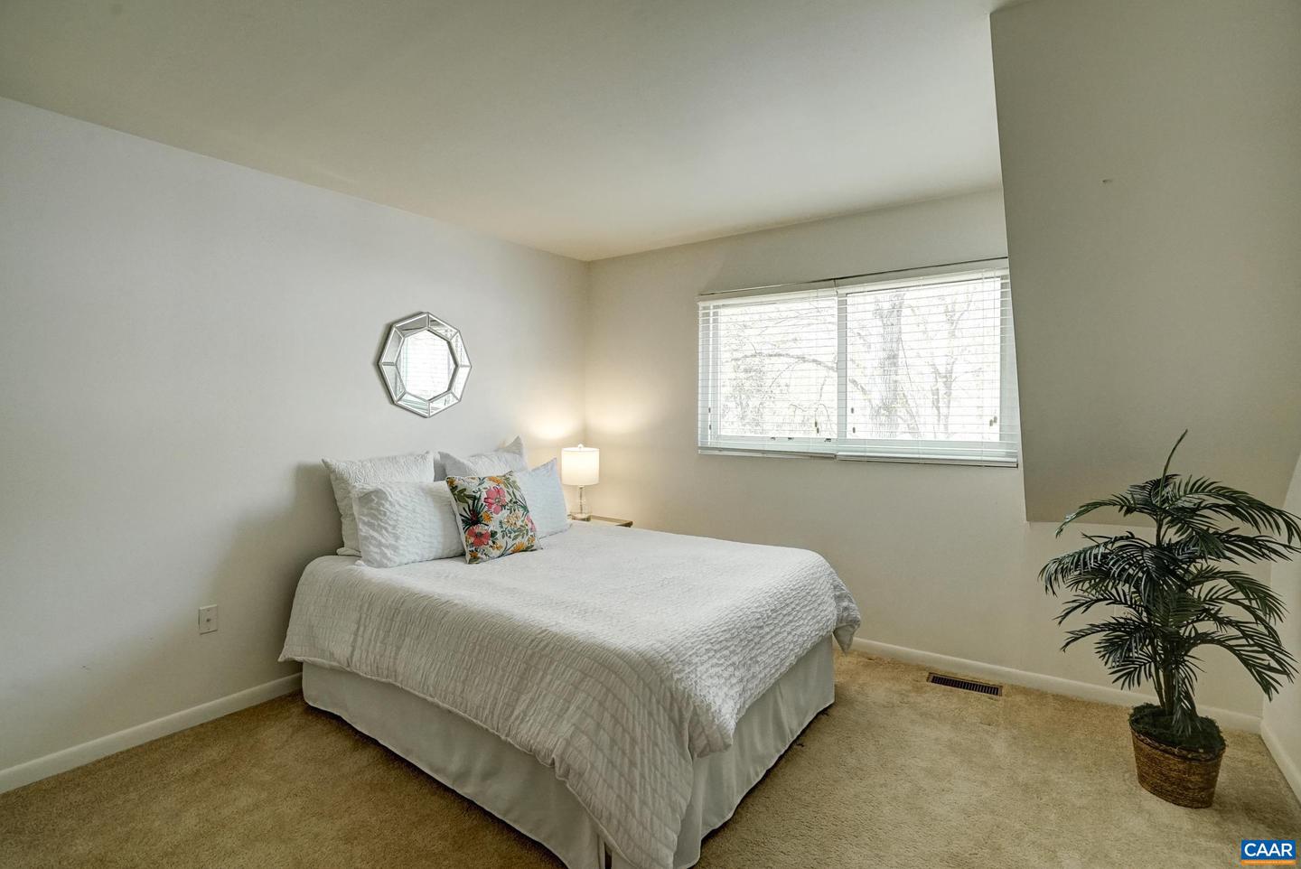 2735 GATEWOOD CIR, CHARLOTTESVILLE, Virginia 22911, 1 Bedroom Bedrooms, ,1 BathroomBathrooms,Residential,For sale,2735 GATEWOOD CIR,662944 MLS # 662944