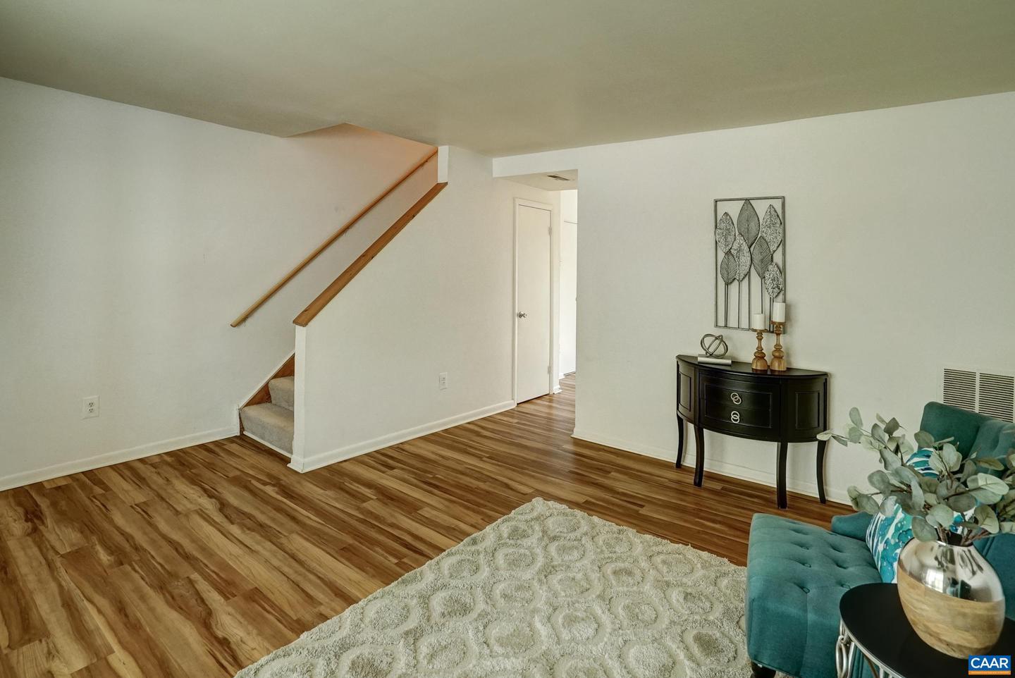 2735 GATEWOOD CIR, CHARLOTTESVILLE, Virginia 22911, 1 Bedroom Bedrooms, ,1 BathroomBathrooms,Residential,For sale,2735 GATEWOOD CIR,662944 MLS # 662944