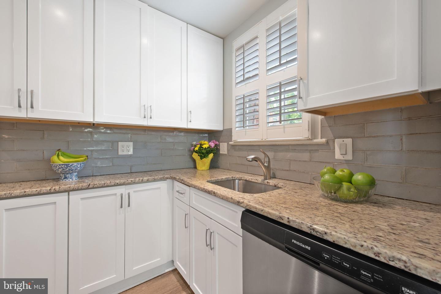 815 CHURCH ST, ALEXANDRIA, Virginia 22314, 2 Bedrooms Bedrooms, ,2 BathroomsBathrooms,Residential,For sale,815 CHURCH ST,VAAX2044020 MLS # VAAX2044020