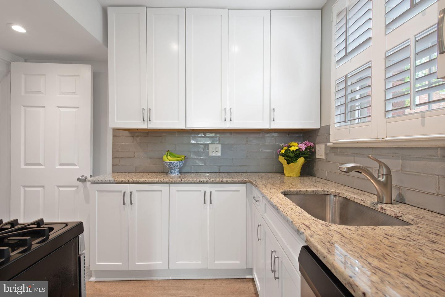 815 CHURCH ST, ALEXANDRIA, Virginia 22314, 2 Bedrooms Bedrooms, ,2 BathroomsBathrooms,Residential,For sale,815 CHURCH ST,VAAX2044020 MLS # VAAX2044020
