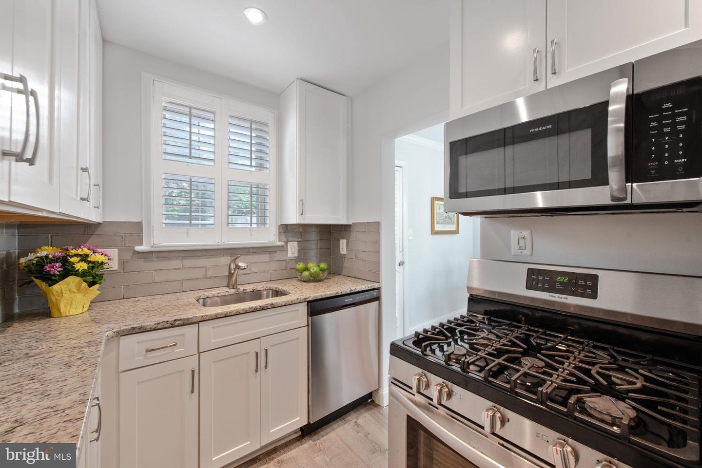 815 CHURCH ST, ALEXANDRIA, Virginia 22314, 2 Bedrooms Bedrooms, ,2 BathroomsBathrooms,Residential,For sale,815 CHURCH ST,VAAX2044020 MLS # VAAX2044020