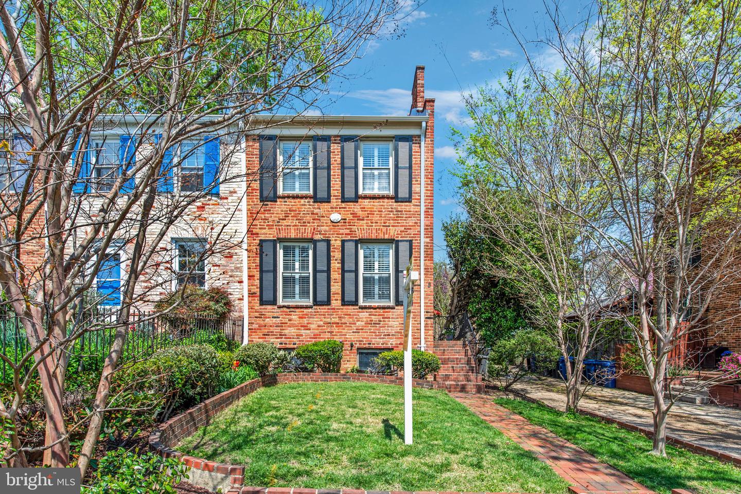 815 CHURCH ST, ALEXANDRIA, Virginia 22314, 2 Bedrooms Bedrooms, ,2 BathroomsBathrooms,Residential,For sale,815 CHURCH ST,VAAX2044020 MLS # VAAX2044020