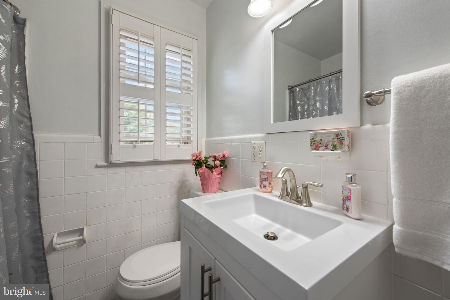 815 CHURCH ST, ALEXANDRIA, Virginia 22314, 2 Bedrooms Bedrooms, ,2 BathroomsBathrooms,Residential,For sale,815 CHURCH ST,VAAX2044020 MLS # VAAX2044020