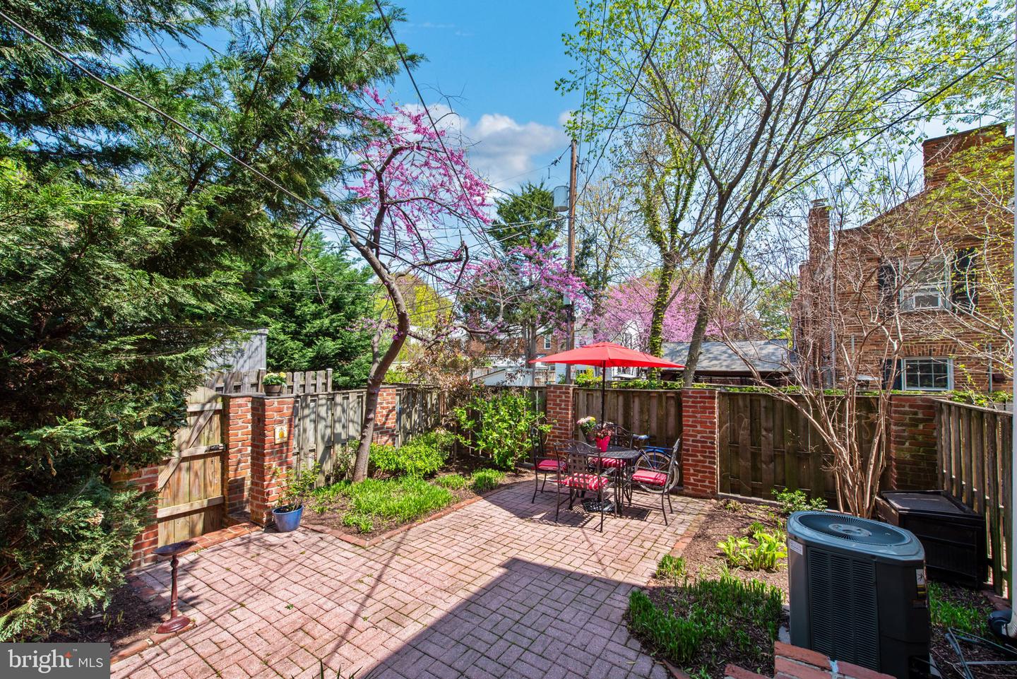 815 CHURCH ST, ALEXANDRIA, Virginia 22314, 2 Bedrooms Bedrooms, ,2 BathroomsBathrooms,Residential,For sale,815 CHURCH ST,VAAX2044020 MLS # VAAX2044020