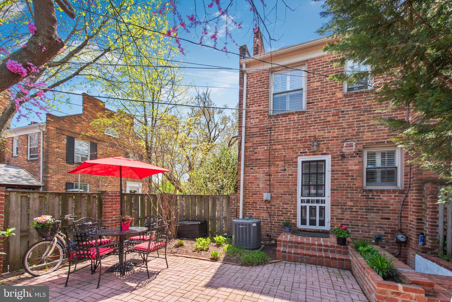 815 CHURCH ST, ALEXANDRIA, Virginia 22314, 2 Bedrooms Bedrooms, ,2 BathroomsBathrooms,Residential,For sale,815 CHURCH ST,VAAX2044020 MLS # VAAX2044020