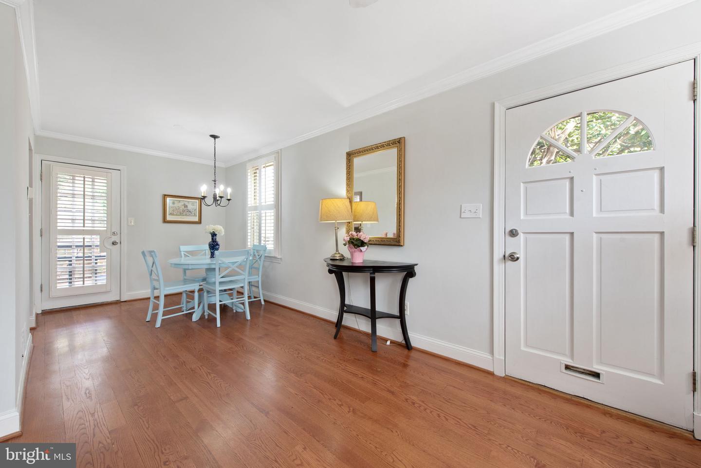 815 CHURCH ST, ALEXANDRIA, Virginia 22314, 2 Bedrooms Bedrooms, ,2 BathroomsBathrooms,Residential,For sale,815 CHURCH ST,VAAX2044020 MLS # VAAX2044020