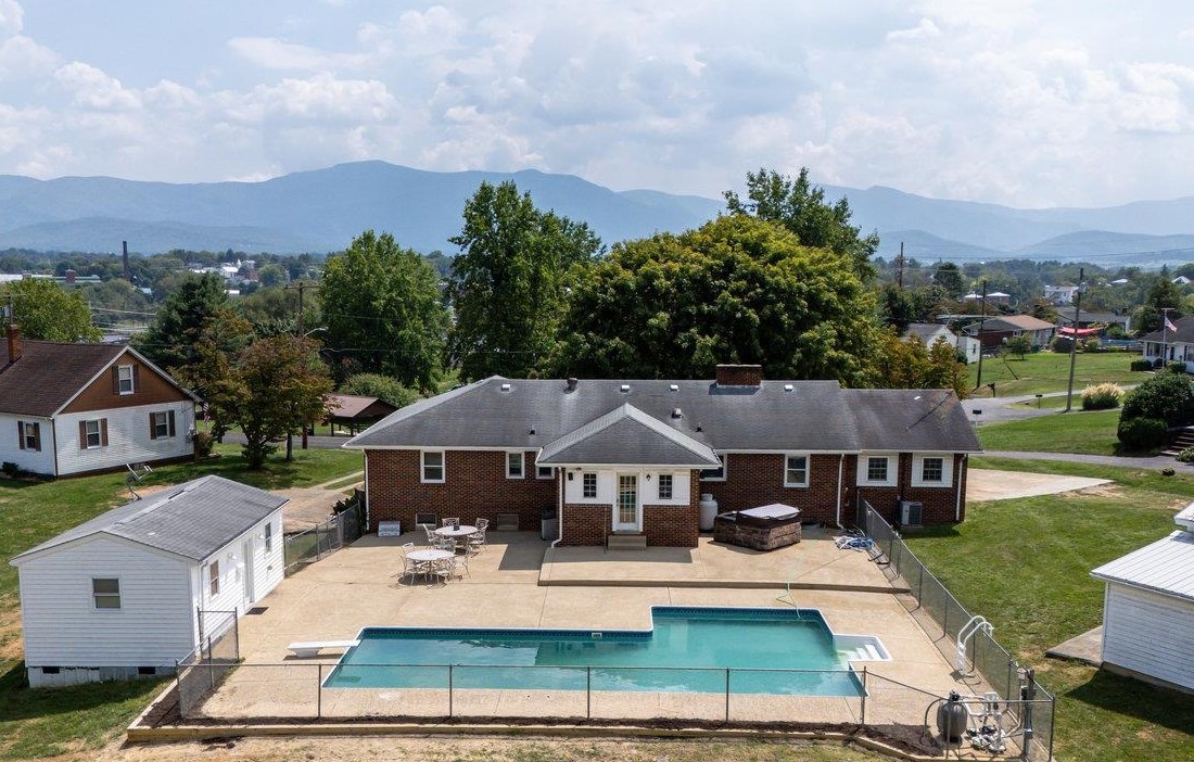62 ROSSER DR, LURAY, Virginia 22835, 3 Bedrooms Bedrooms, ,2 BathroomsBathrooms,Residential,62 ROSSER DR,664399 MLS # 664399
