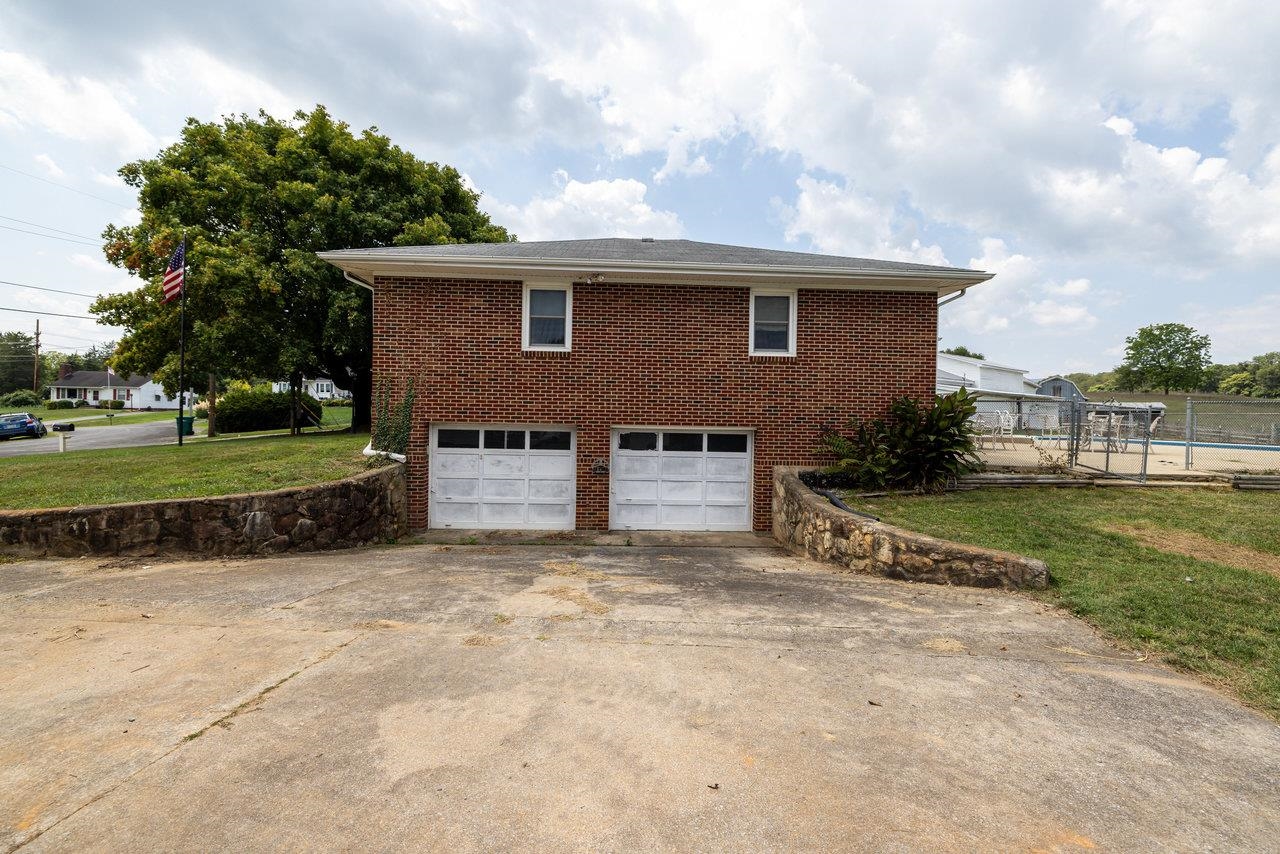 62 ROSSER DR, LURAY, Virginia 22835, 3 Bedrooms Bedrooms, ,2 BathroomsBathrooms,Residential,62 ROSSER DR,664399 MLS # 664399