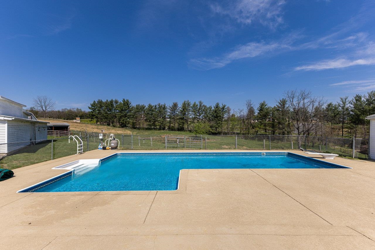 62 ROSSER DR, LURAY, Virginia 22835, 3 Bedrooms Bedrooms, ,2 BathroomsBathrooms,Residential,62 ROSSER DR,664399 MLS # 664399