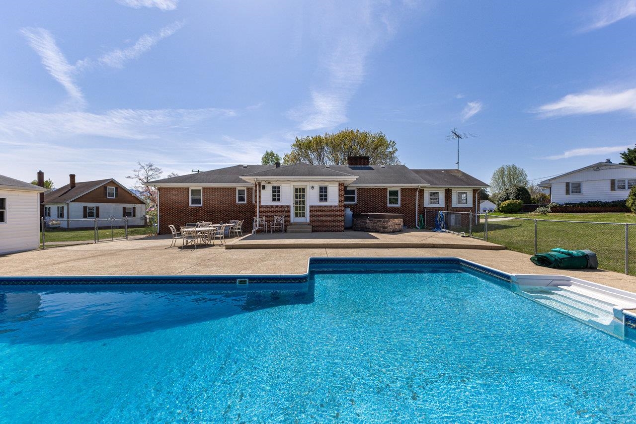 62 ROSSER DR, LURAY, Virginia 22835, 3 Bedrooms Bedrooms, ,2 BathroomsBathrooms,Residential,62 ROSSER DR,664399 MLS # 664399