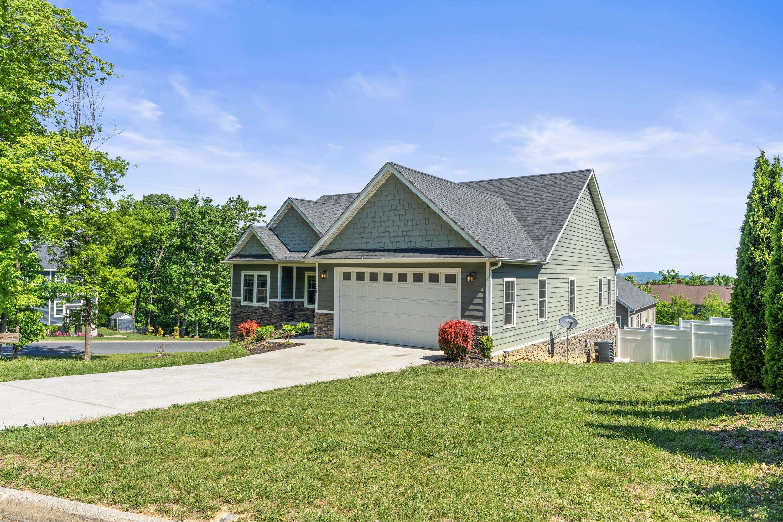 199 BLUE STONE HILLS DR, HARRISONBURG, Virginia 22801, 3 Bedrooms Bedrooms, ,2 BathroomsBathrooms,Residential,199 BLUE STONE HILLS DR,664406 MLS # 664406