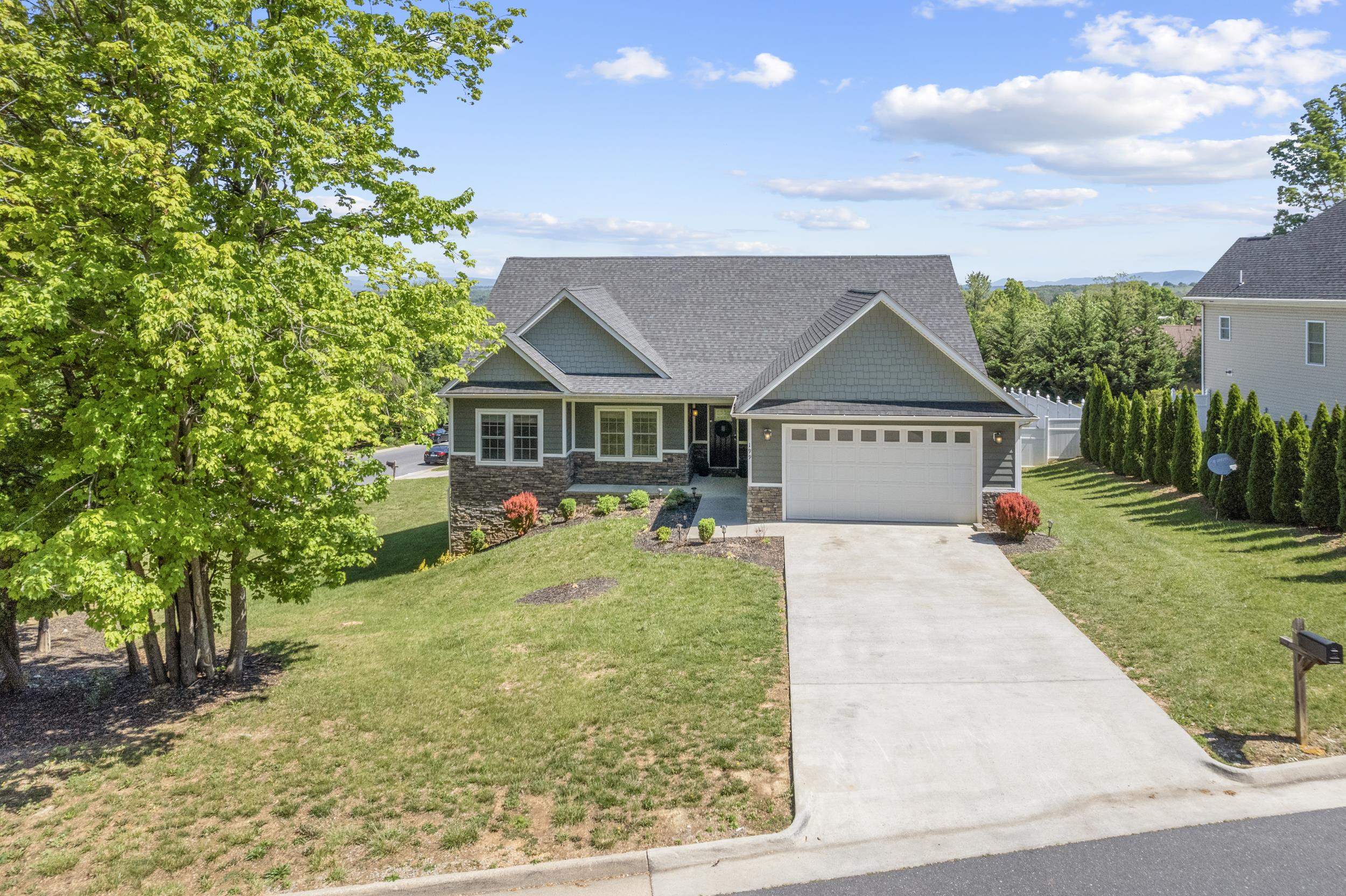 199 BLUE STONE HILLS DR, HARRISONBURG, Virginia 22801, 3 Bedrooms Bedrooms, ,2 BathroomsBathrooms,Residential,199 BLUE STONE HILLS DR,664406 MLS # 664406