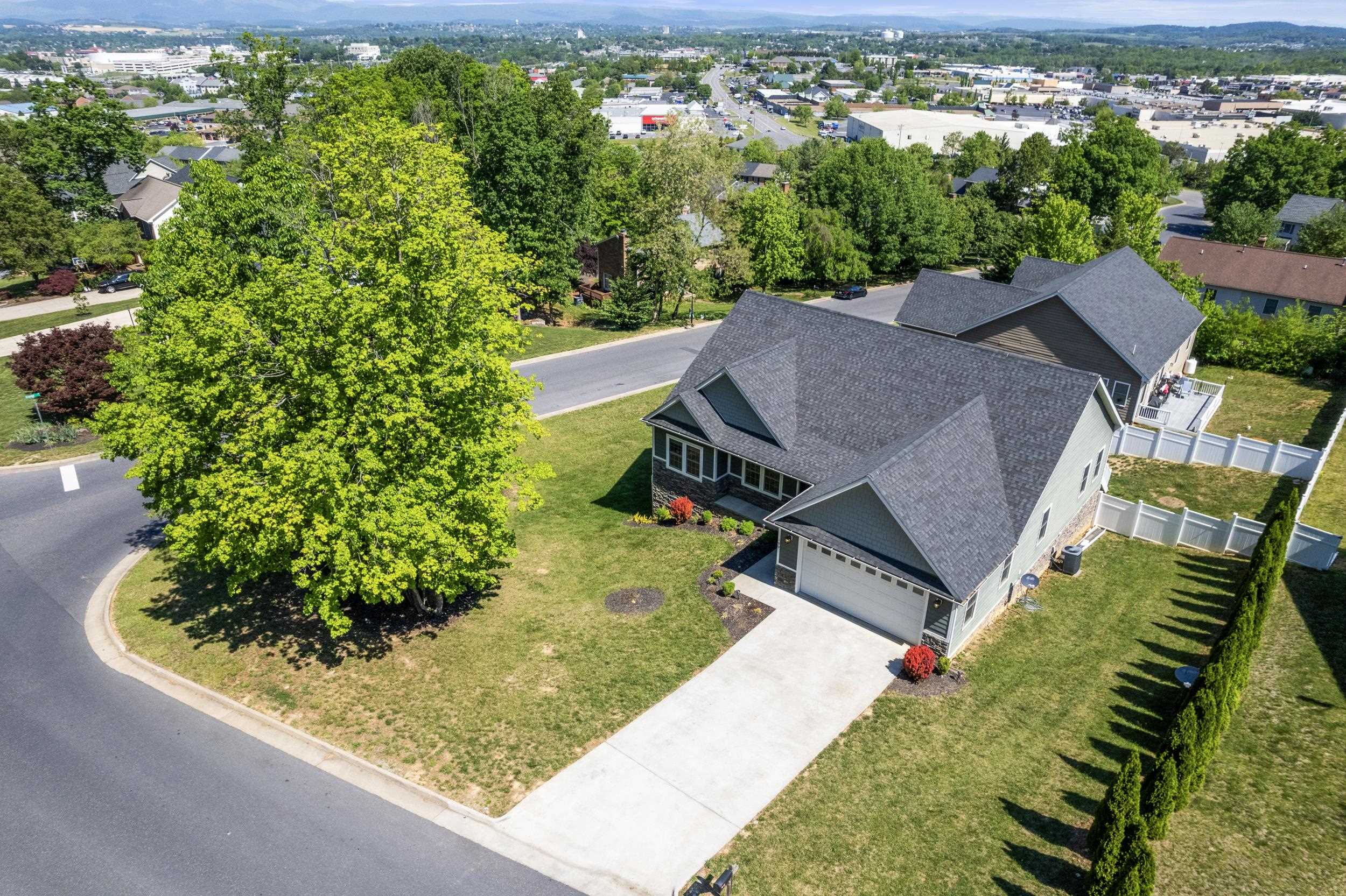 199 BLUE STONE HILLS DR, HARRISONBURG, Virginia 22801, 3 Bedrooms Bedrooms, ,2 BathroomsBathrooms,Residential,199 BLUE STONE HILLS DR,664406 MLS # 664406