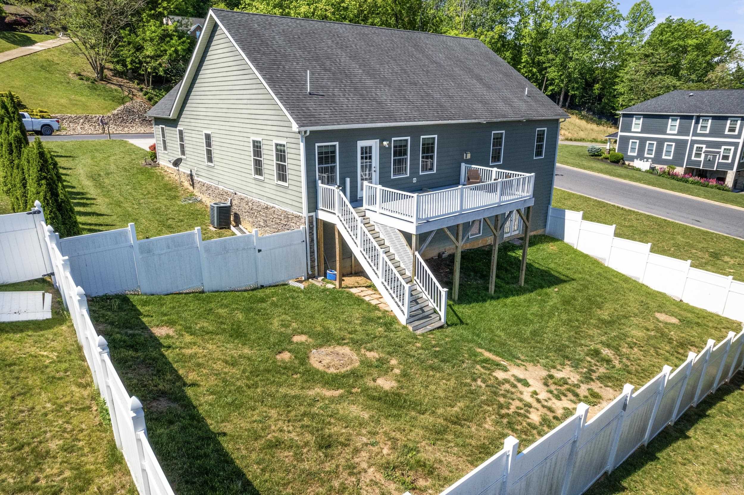 199 BLUE STONE HILLS DR, HARRISONBURG, Virginia 22801, 3 Bedrooms Bedrooms, ,2 BathroomsBathrooms,Residential,199 BLUE STONE HILLS DR,664406 MLS # 664406