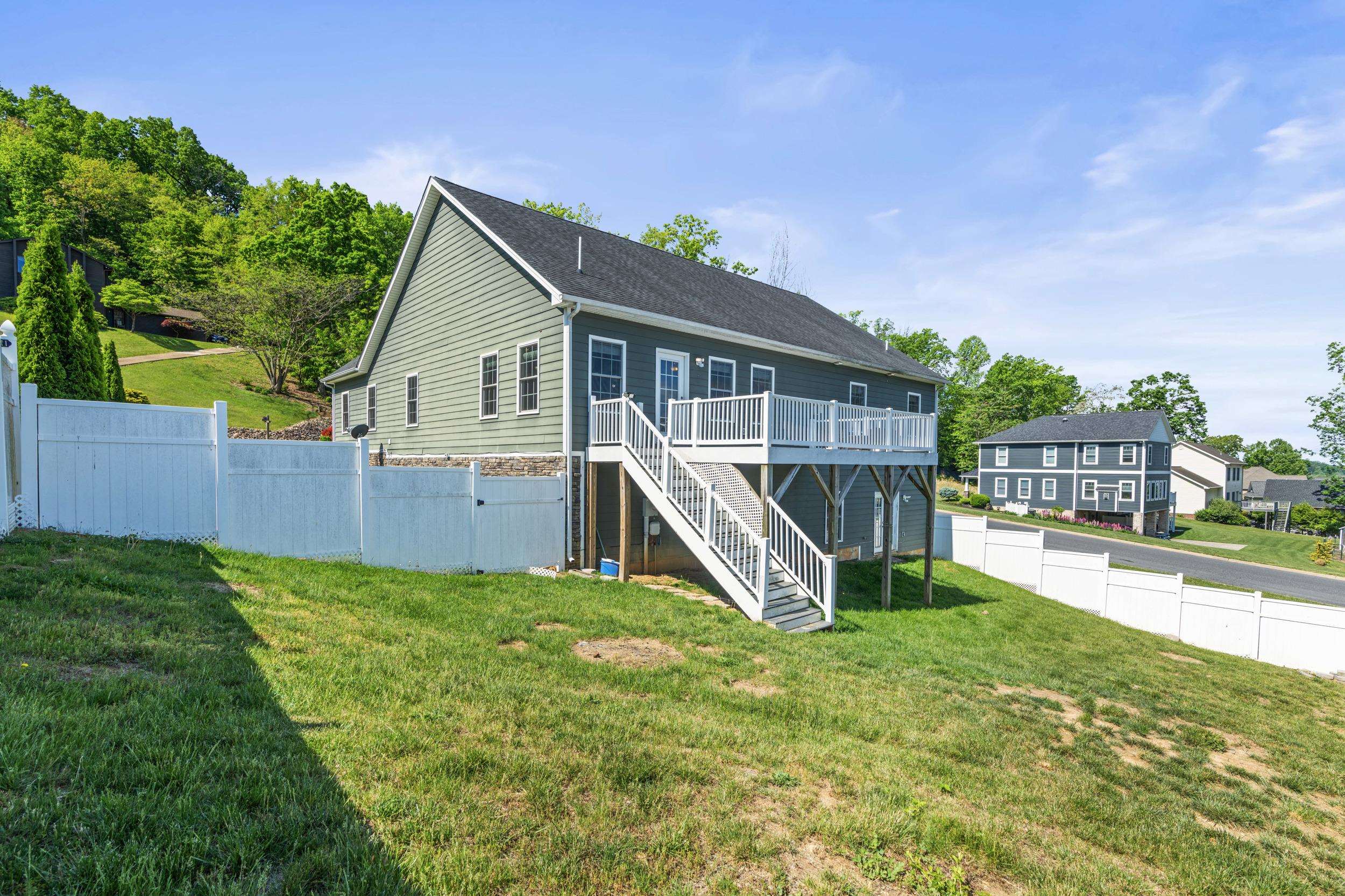199 BLUE STONE HILLS DR, HARRISONBURG, Virginia 22801, 3 Bedrooms Bedrooms, ,2 BathroomsBathrooms,Residential,199 BLUE STONE HILLS DR,664406 MLS # 664406