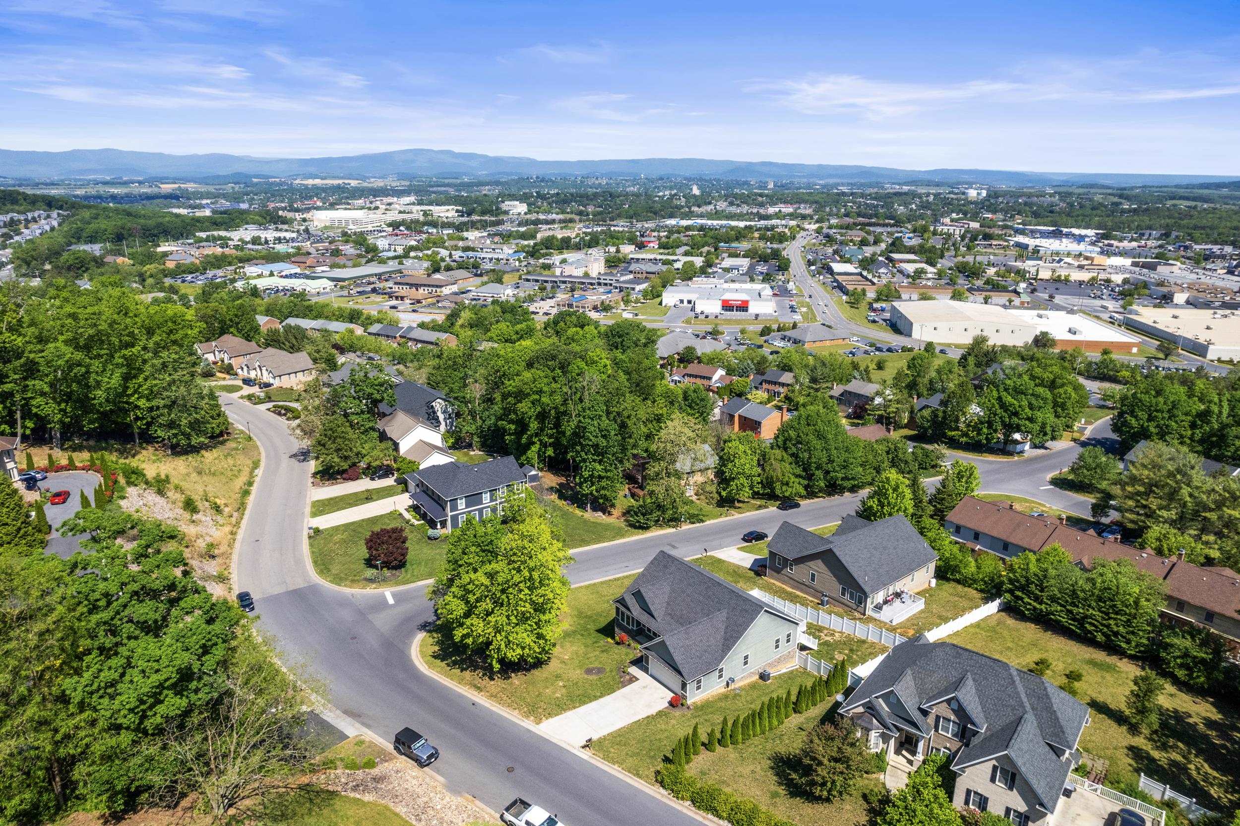 199 BLUE STONE HILLS DR, HARRISONBURG, Virginia 22801, 3 Bedrooms Bedrooms, ,2 BathroomsBathrooms,Residential,199 BLUE STONE HILLS DR,664406 MLS # 664406