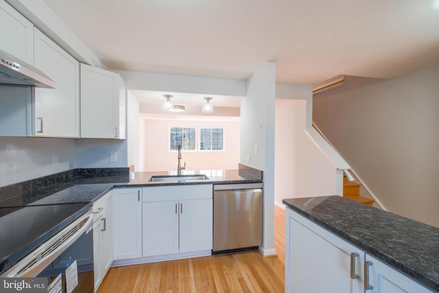 1628 10TH ST S, ARLINGTON, Virginia 22204, 3 Bedrooms Bedrooms, ,2 BathroomsBathrooms,Residential,For sale,1628 10TH ST S,VAAR2056192 MLS # VAAR2056192