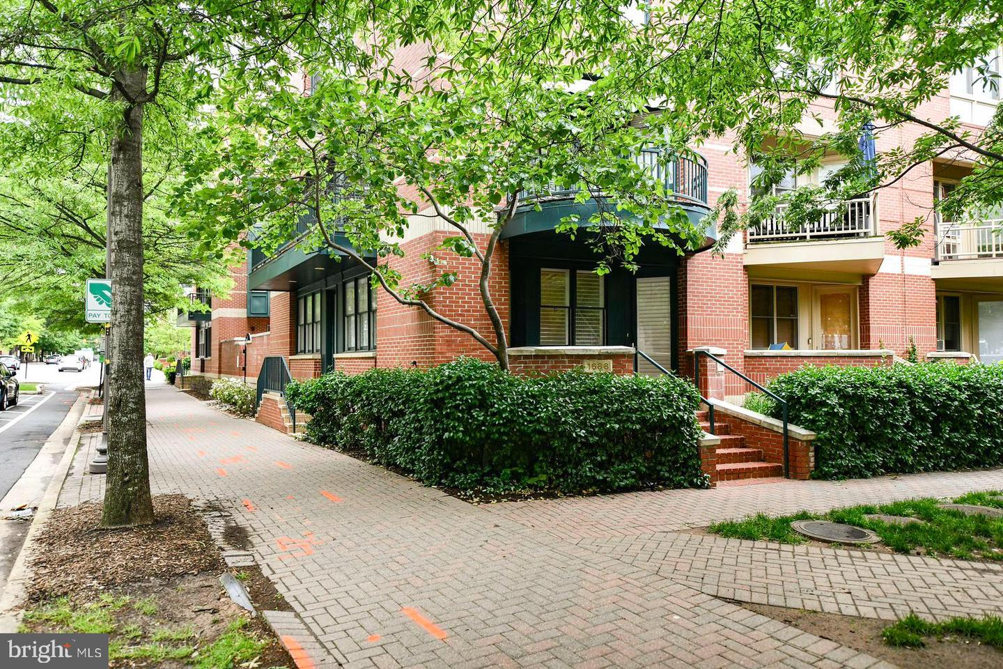1688 N QUINN ST, ARLINGTON, Virginia 22209, 3 Bedrooms Bedrooms, ,2 BathroomsBathrooms,Residential,For sale,1688 N QUINN ST,VAAR2056198 MLS # VAAR2056198