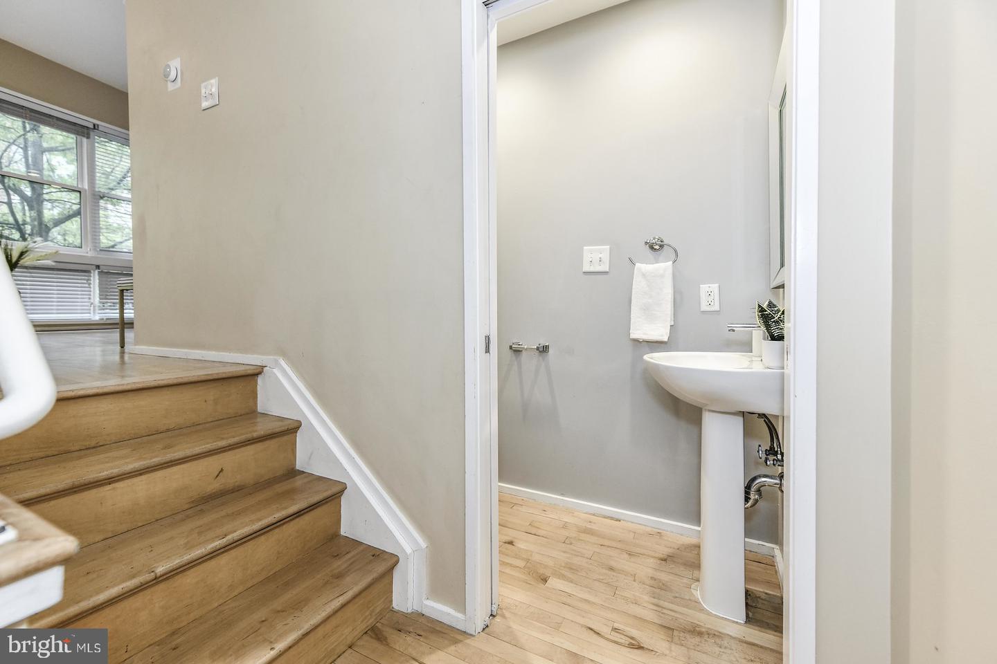 1688 N QUINN ST, ARLINGTON, Virginia 22209, 3 Bedrooms Bedrooms, ,2 BathroomsBathrooms,Residential,For sale,1688 N QUINN ST,VAAR2056198 MLS # VAAR2056198