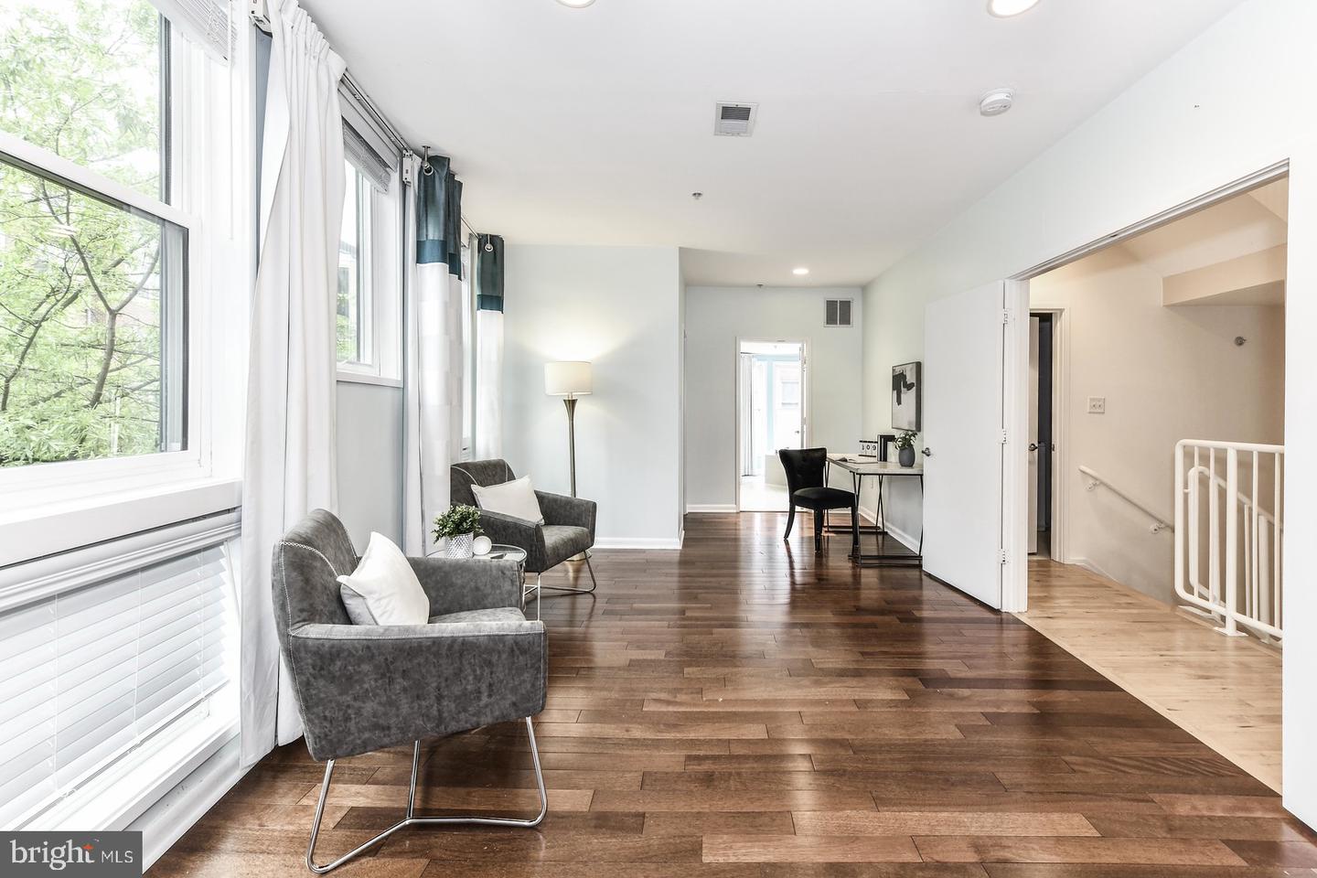 1688 N QUINN ST, ARLINGTON, Virginia 22209, 3 Bedrooms Bedrooms, ,2 BathroomsBathrooms,Residential,For sale,1688 N QUINN ST,VAAR2056198 MLS # VAAR2056198