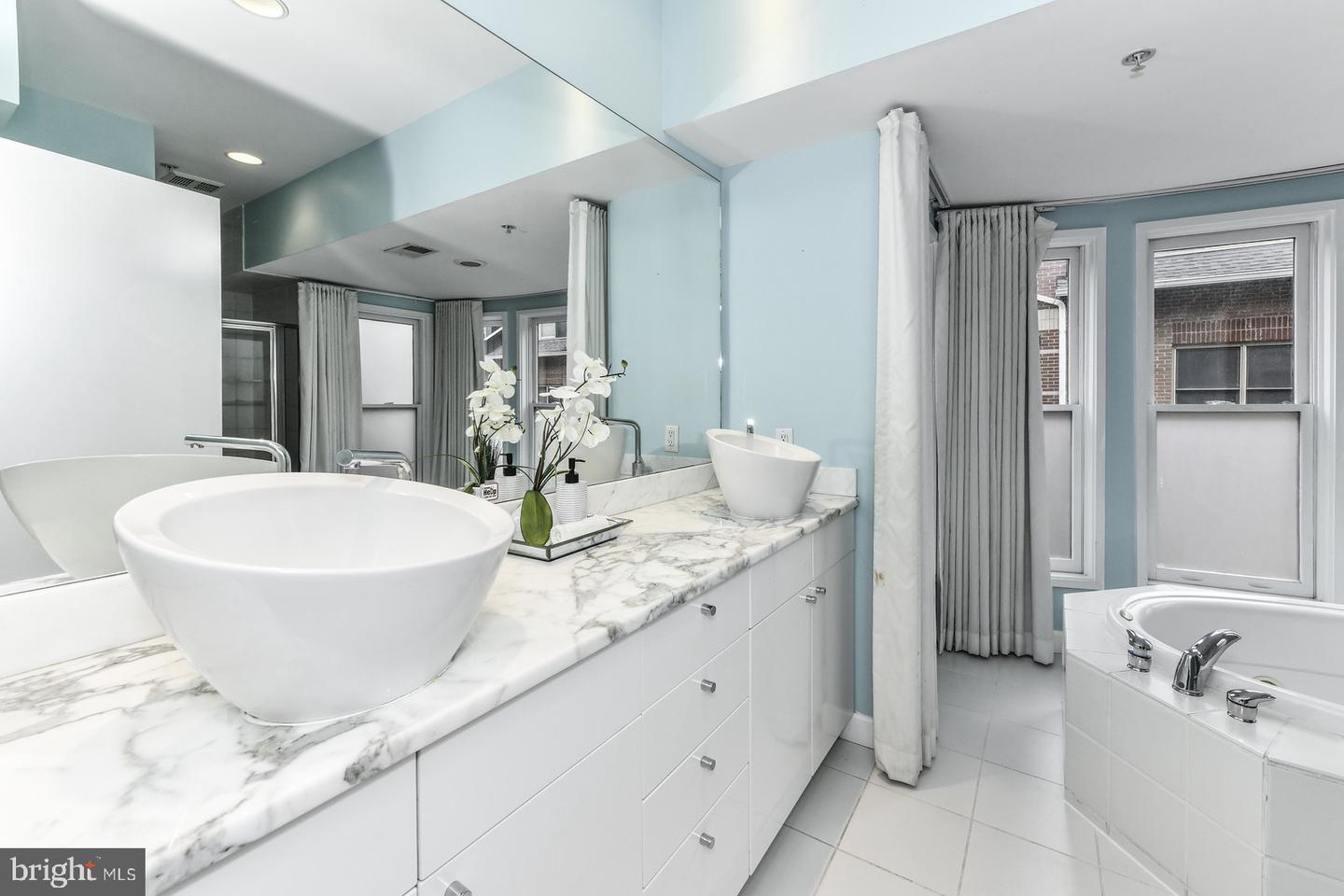 1688 N QUINN ST, ARLINGTON, Virginia 22209, 3 Bedrooms Bedrooms, ,2 BathroomsBathrooms,Residential,For sale,1688 N QUINN ST,VAAR2056198 MLS # VAAR2056198