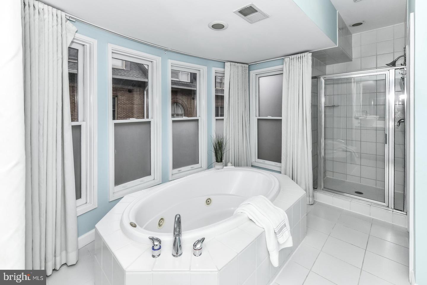 1688 N QUINN ST, ARLINGTON, Virginia 22209, 3 Bedrooms Bedrooms, ,2 BathroomsBathrooms,Residential,For sale,1688 N QUINN ST,VAAR2056198 MLS # VAAR2056198