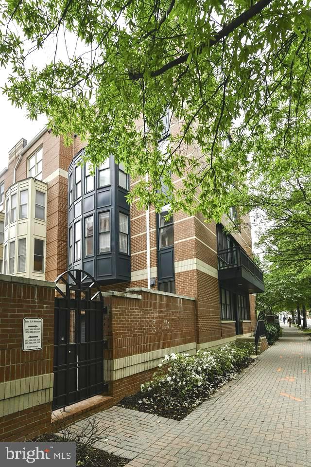 1688 N QUINN ST, ARLINGTON, Virginia 22209, 3 Bedrooms Bedrooms, ,2 BathroomsBathrooms,Residential,For sale,1688 N QUINN ST,VAAR2056198 MLS # VAAR2056198