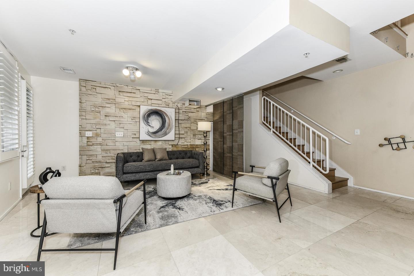 1688 N QUINN ST, ARLINGTON, Virginia 22209, 3 Bedrooms Bedrooms, ,2 BathroomsBathrooms,Residential,For sale,1688 N QUINN ST,VAAR2056198 MLS # VAAR2056198