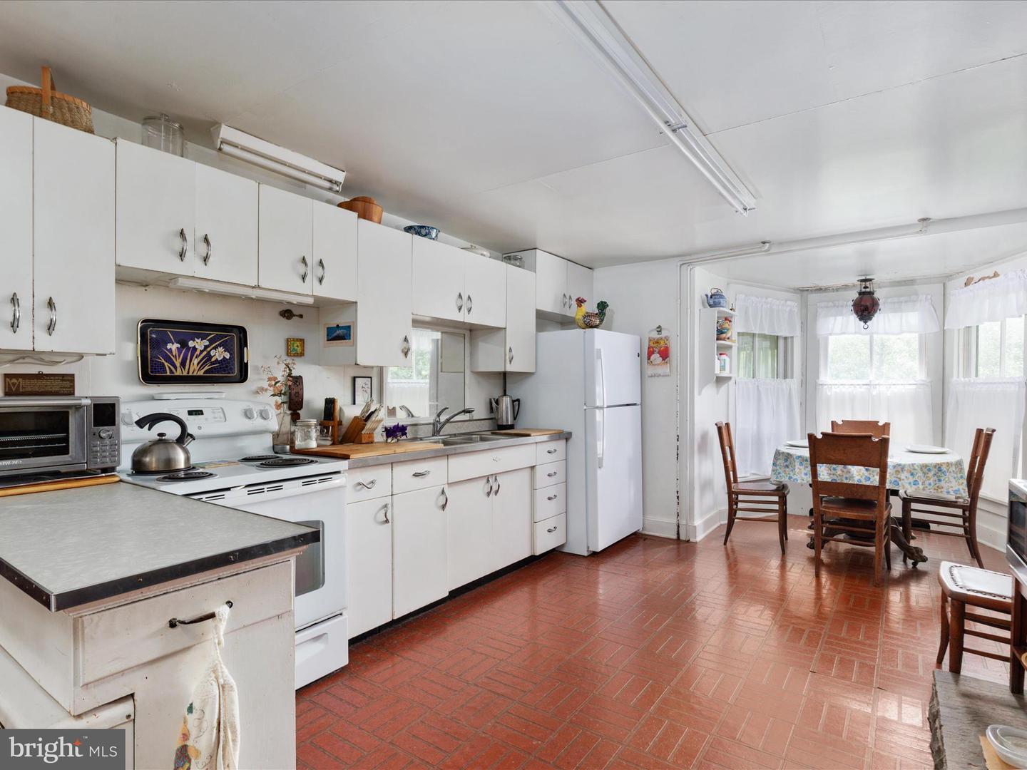 436-440 CHAPMAN LANDING RD, EDINBURG, Virginia 22824, 2 Bedrooms Bedrooms, 6 Rooms Rooms,2 BathroomsBathrooms,Residential,For sale,436-440 CHAPMAN LANDING RD,VASH2011240 MLS # VASH2011240