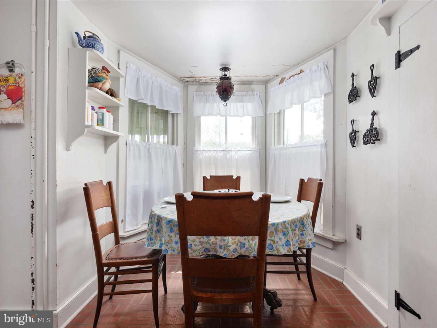 436-440 CHAPMAN LANDING RD, EDINBURG, Virginia 22824, 2 Bedrooms Bedrooms, 6 Rooms Rooms,2 BathroomsBathrooms,Residential,For sale,436-440 CHAPMAN LANDING RD,VASH2011240 MLS # VASH2011240