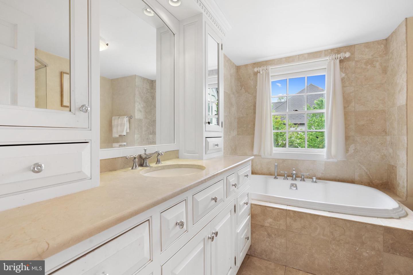 6511 RIDGE ST, MCLEAN, Virginia 22101, 4 Bedrooms Bedrooms, ,3 BathroomsBathrooms,Residential,For sale,6511 RIDGE ST,VAFX2235518 MLS # VAFX2235518