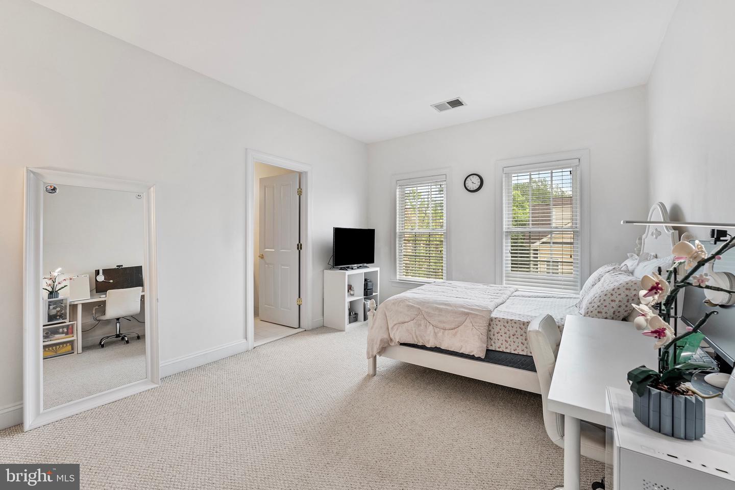9192 TOPAZ ST, FAIRFAX, Virginia 22031, 4 Bedrooms Bedrooms, ,4 BathroomsBathrooms,Residential,For sale,9192 TOPAZ ST,VAFX2236706 MLS # VAFX2236706