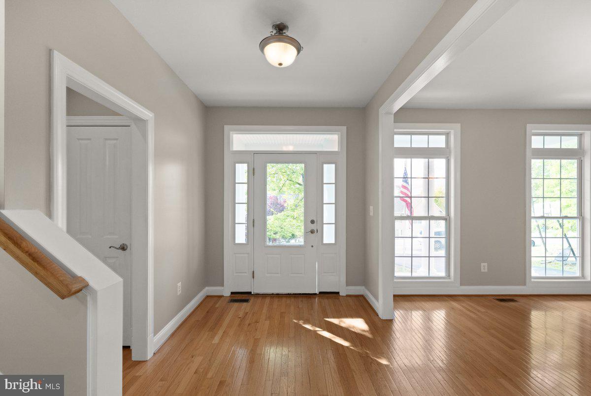 602 S LAKEVIEW DR, CROSS JUNCTION, Virginia 22625, 4 Bedrooms Bedrooms, ,4 BathroomsBathrooms,Residential,For sale,602 S LAKEVIEW DR,VAFV2033742 MLS # VAFV2033742