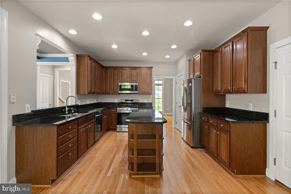 602 S LAKEVIEW DR, CROSS JUNCTION, Virginia 22625, 4 Bedrooms Bedrooms, ,4 BathroomsBathrooms,Residential,For sale,602 S LAKEVIEW DR,VAFV2033742 MLS # VAFV2033742