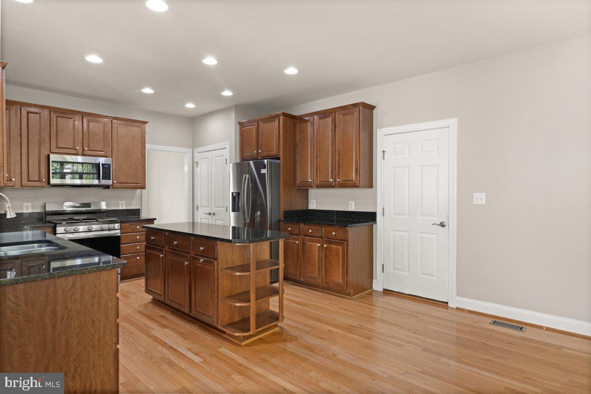 602 S LAKEVIEW DR, CROSS JUNCTION, Virginia 22625, 4 Bedrooms Bedrooms, ,4 BathroomsBathrooms,Residential,For sale,602 S LAKEVIEW DR,VAFV2033742 MLS # VAFV2033742
