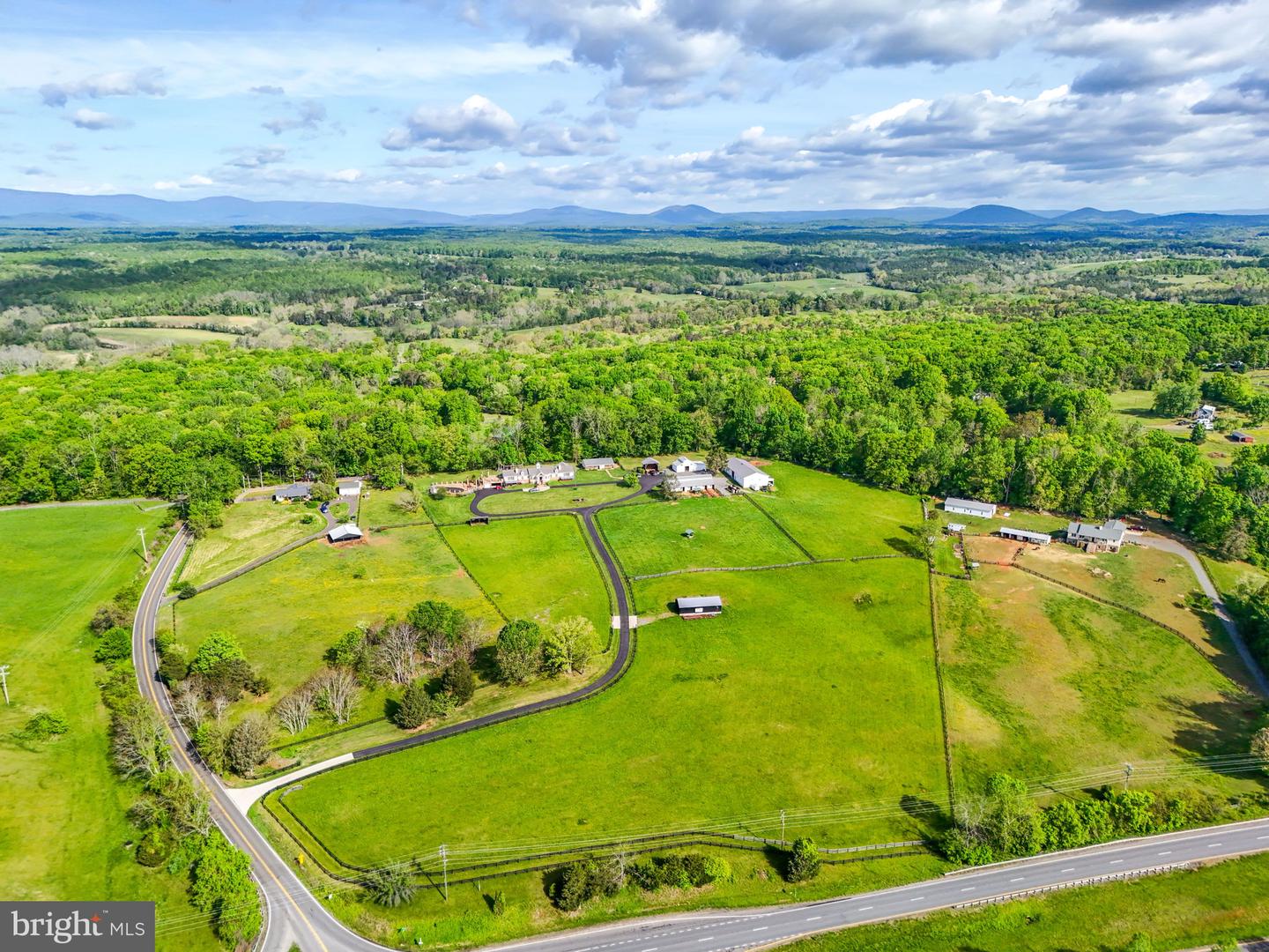 8511 LEEDS MANOR RD, WARRENTON, Virginia 20186, 4 Bedrooms Bedrooms, ,4 BathroomsBathrooms,Residential,For sale,8511 LEEDS MANOR RD,VAFQ2016382 MLS # VAFQ2016382