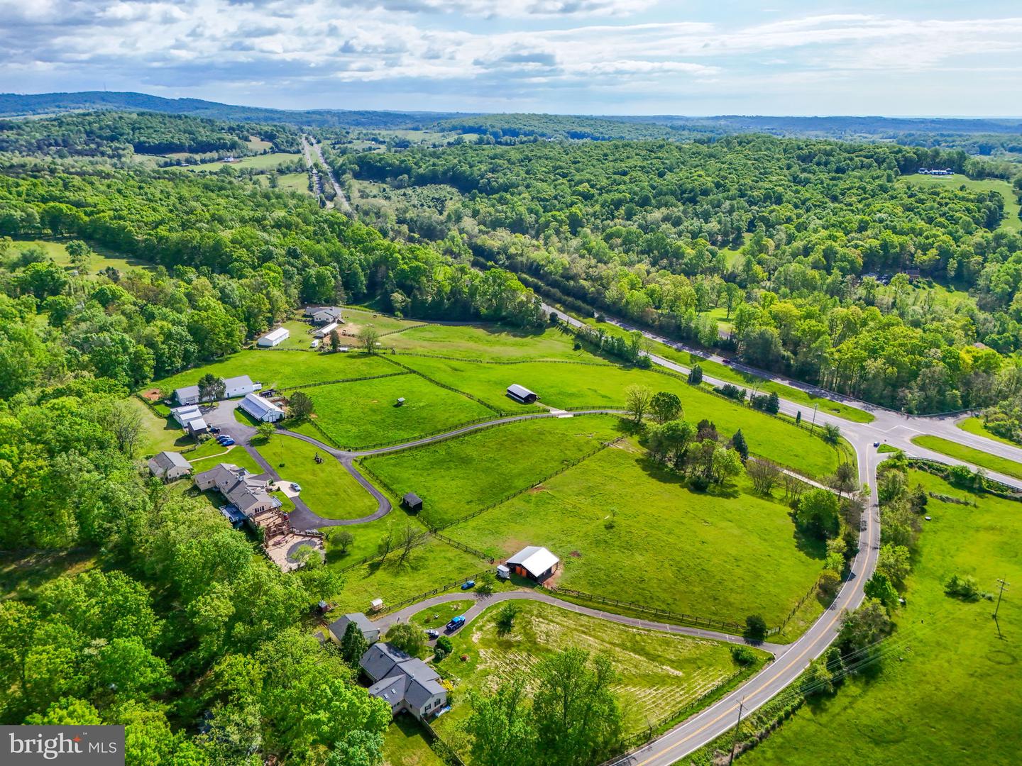 8511 LEEDS MANOR RD, WARRENTON, Virginia 20186, 4 Bedrooms Bedrooms, ,4 BathroomsBathrooms,Residential,For sale,8511 LEEDS MANOR RD,VAFQ2016382 MLS # VAFQ2016382