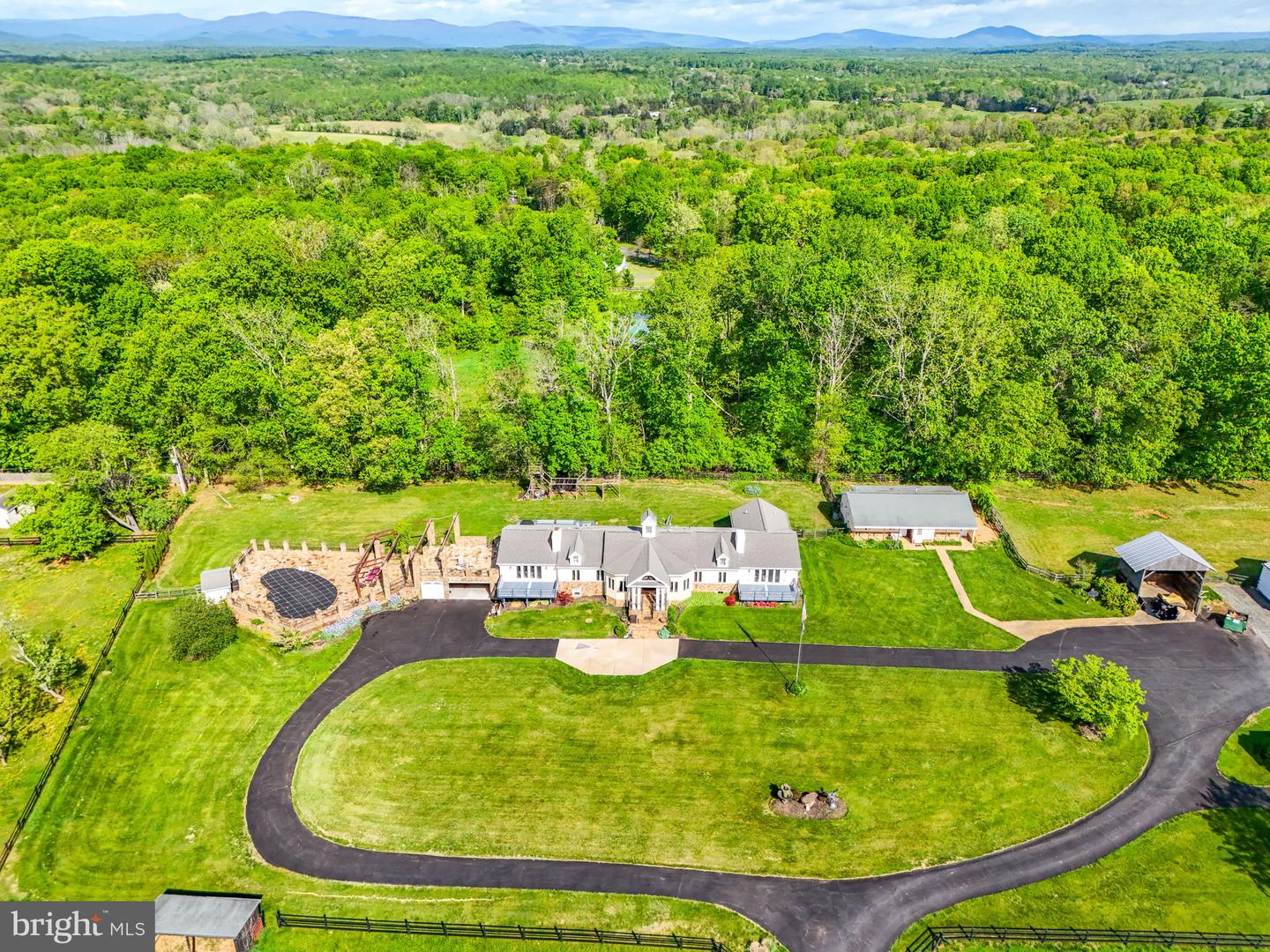 8511 LEEDS MANOR RD, WARRENTON, Virginia 20186, 4 Bedrooms Bedrooms, ,4 BathroomsBathrooms,Residential,For sale,8511 LEEDS MANOR RD,VAFQ2016382 MLS # VAFQ2016382