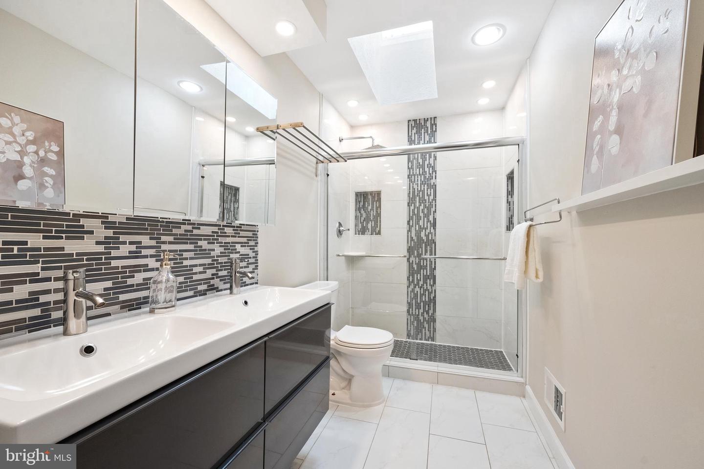 11956 HOLLY VIEW DR, WOODBRIDGE, Virginia 22192, 4 Bedrooms Bedrooms, ,3 BathroomsBathrooms,Residential,For sale,11956 HOLLY VIEW DR,VAPW2093468 MLS # VAPW2093468