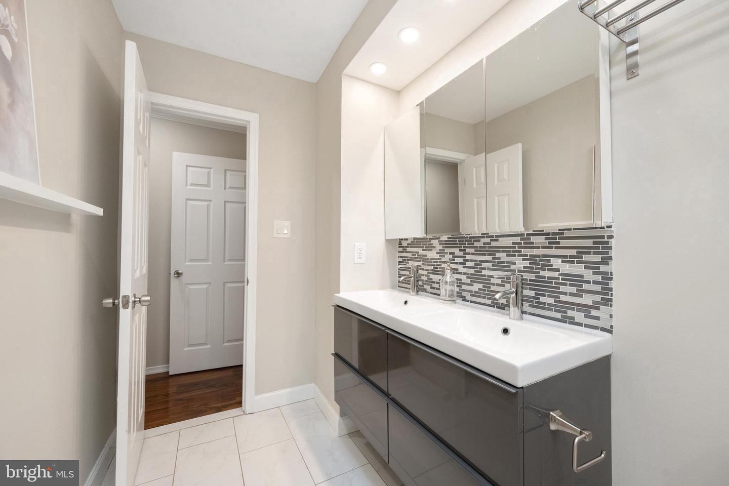 11956 HOLLY VIEW DR, WOODBRIDGE, Virginia 22192, 4 Bedrooms Bedrooms, ,3 BathroomsBathrooms,Residential,For sale,11956 HOLLY VIEW DR,VAPW2093468 MLS # VAPW2093468