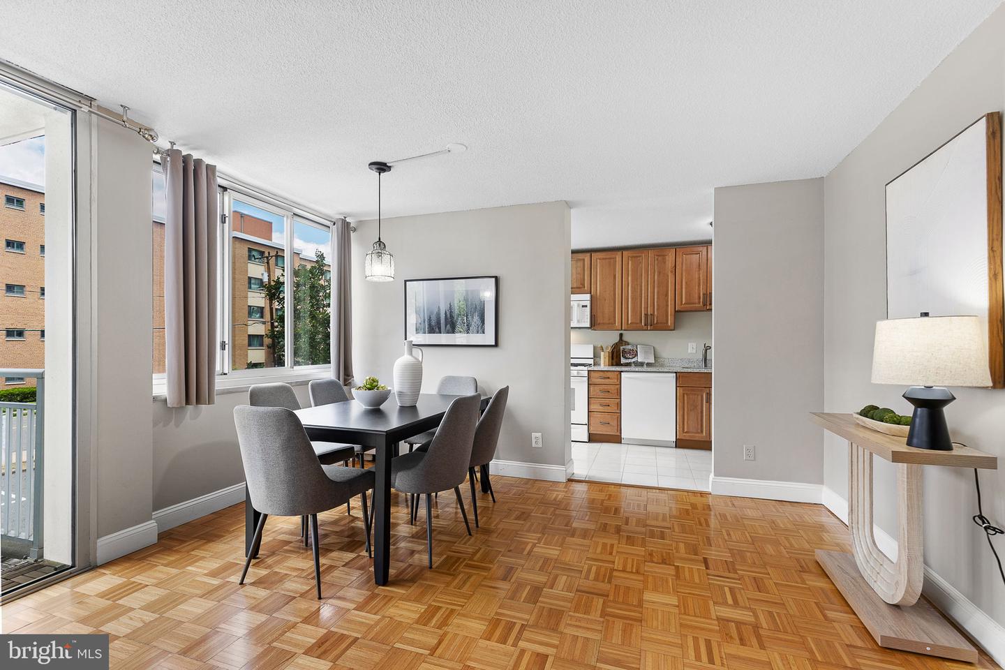 1301 S ARLINGTON RIDGE RD #208, ARLINGTON, Virginia 22202, 2 Bedrooms Bedrooms, ,1 BathroomBathrooms,Residential,For sale,1301 S ARLINGTON RIDGE RD #208,VAAR2056822 MLS # VAAR2056822