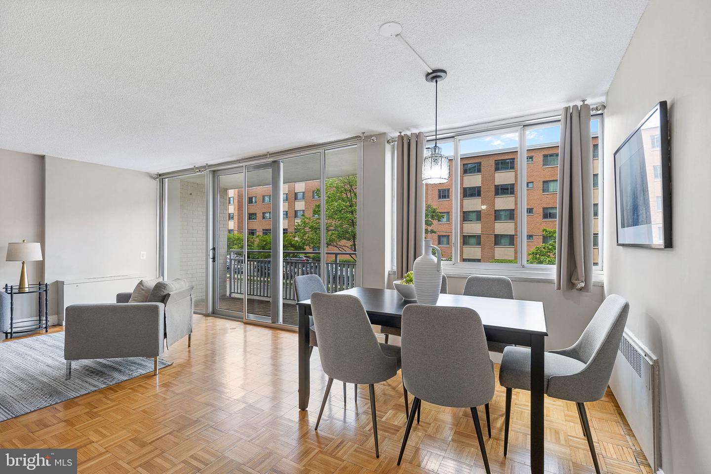 1301 S ARLINGTON RIDGE RD #208, ARLINGTON, Virginia 22202, 2 Bedrooms Bedrooms, ,1 BathroomBathrooms,Residential,For sale,1301 S ARLINGTON RIDGE RD #208,VAAR2056822 MLS # VAAR2056822