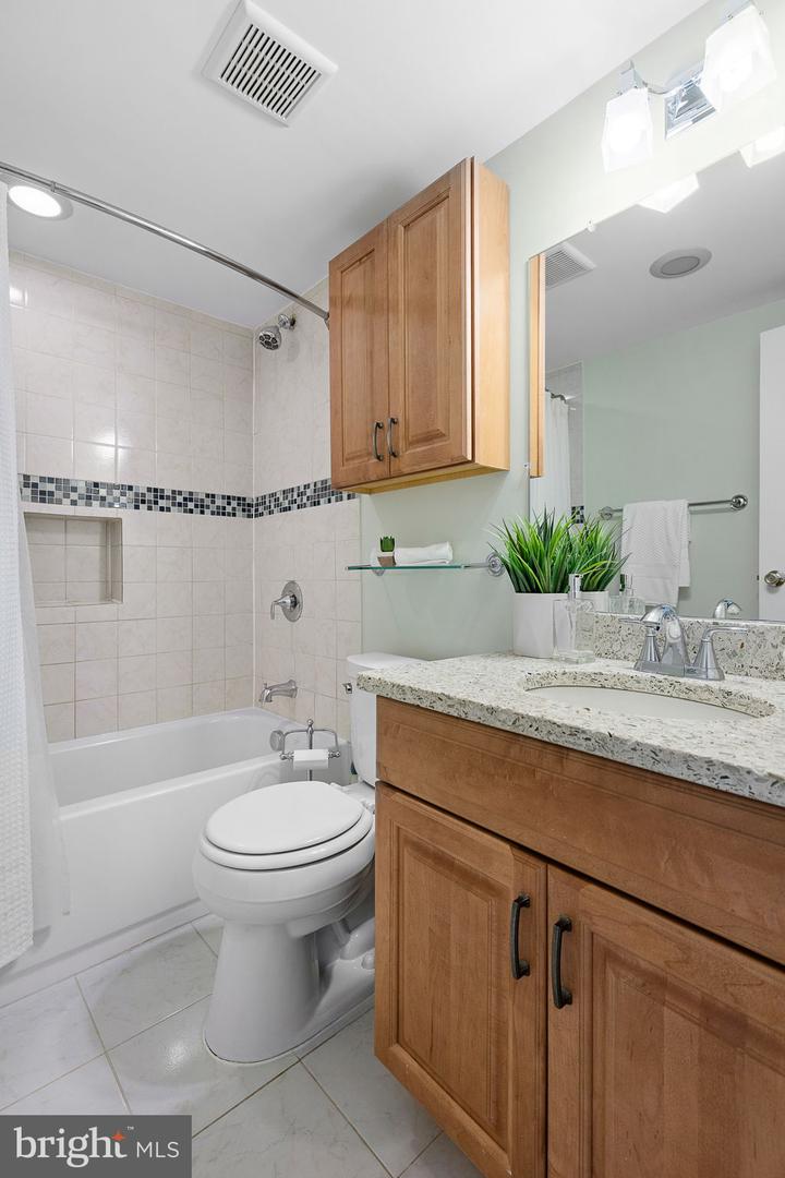 1301 S ARLINGTON RIDGE RD #208, ARLINGTON, Virginia 22202, 2 Bedrooms Bedrooms, ,1 BathroomBathrooms,Residential,For sale,1301 S ARLINGTON RIDGE RD #208,VAAR2056822 MLS # VAAR2056822