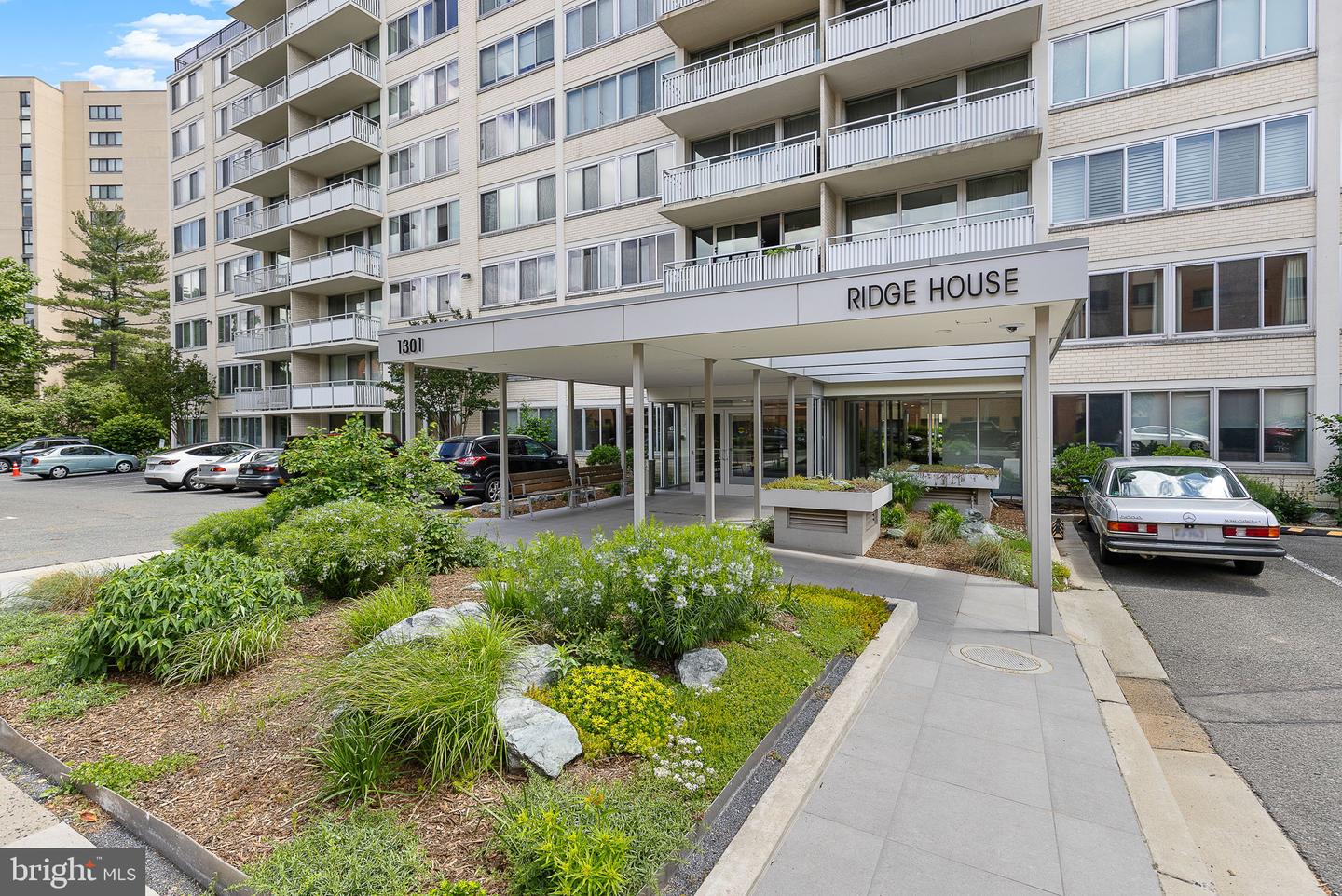 1301 S ARLINGTON RIDGE RD #208, ARLINGTON, Virginia 22202, 2 Bedrooms Bedrooms, ,1 BathroomBathrooms,Residential,For sale,1301 S ARLINGTON RIDGE RD #208,VAAR2056822 MLS # VAAR2056822