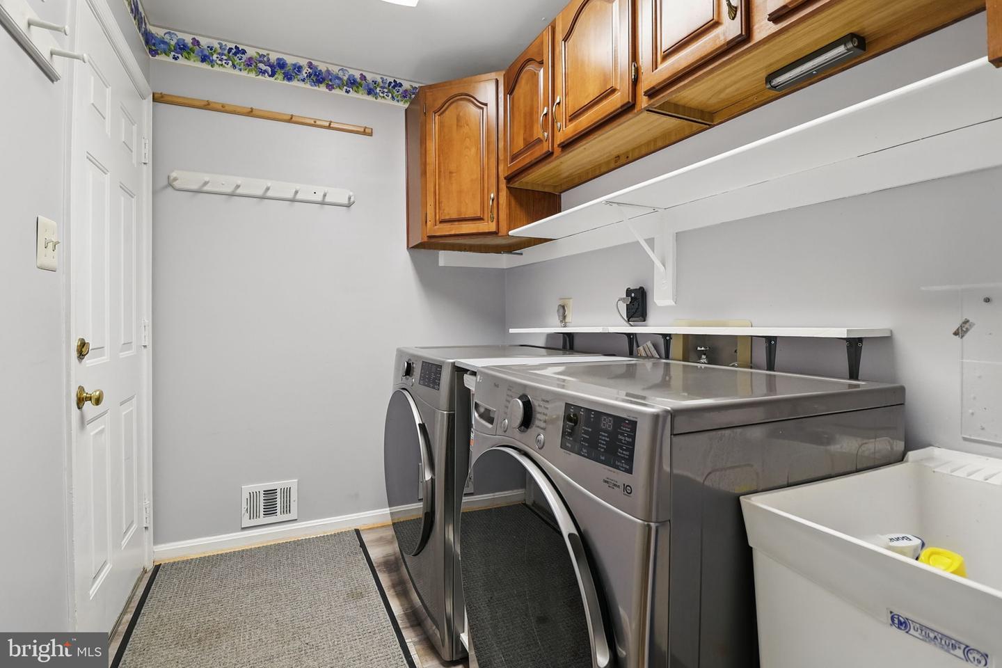 9116 JOHN WAY, FAIRFAX STATION, Virginia 22039, 4 Bedrooms Bedrooms, ,3 BathroomsBathrooms,Residential,For sale,9116 JOHN WAY,VAFX2237694 MLS # VAFX2237694