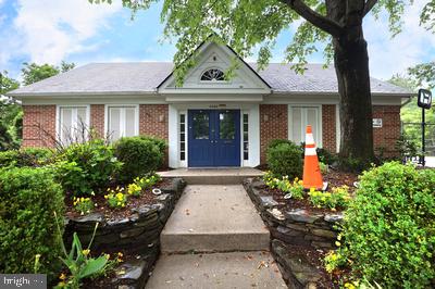 6504 OLD CARRIAGE LN, ALEXANDRIA, Virginia 22315, 3 Bedrooms Bedrooms, ,1 BathroomBathrooms,Residential,For sale,6504 OLD CARRIAGE LN,VAFX2238054 MLS # VAFX2238054